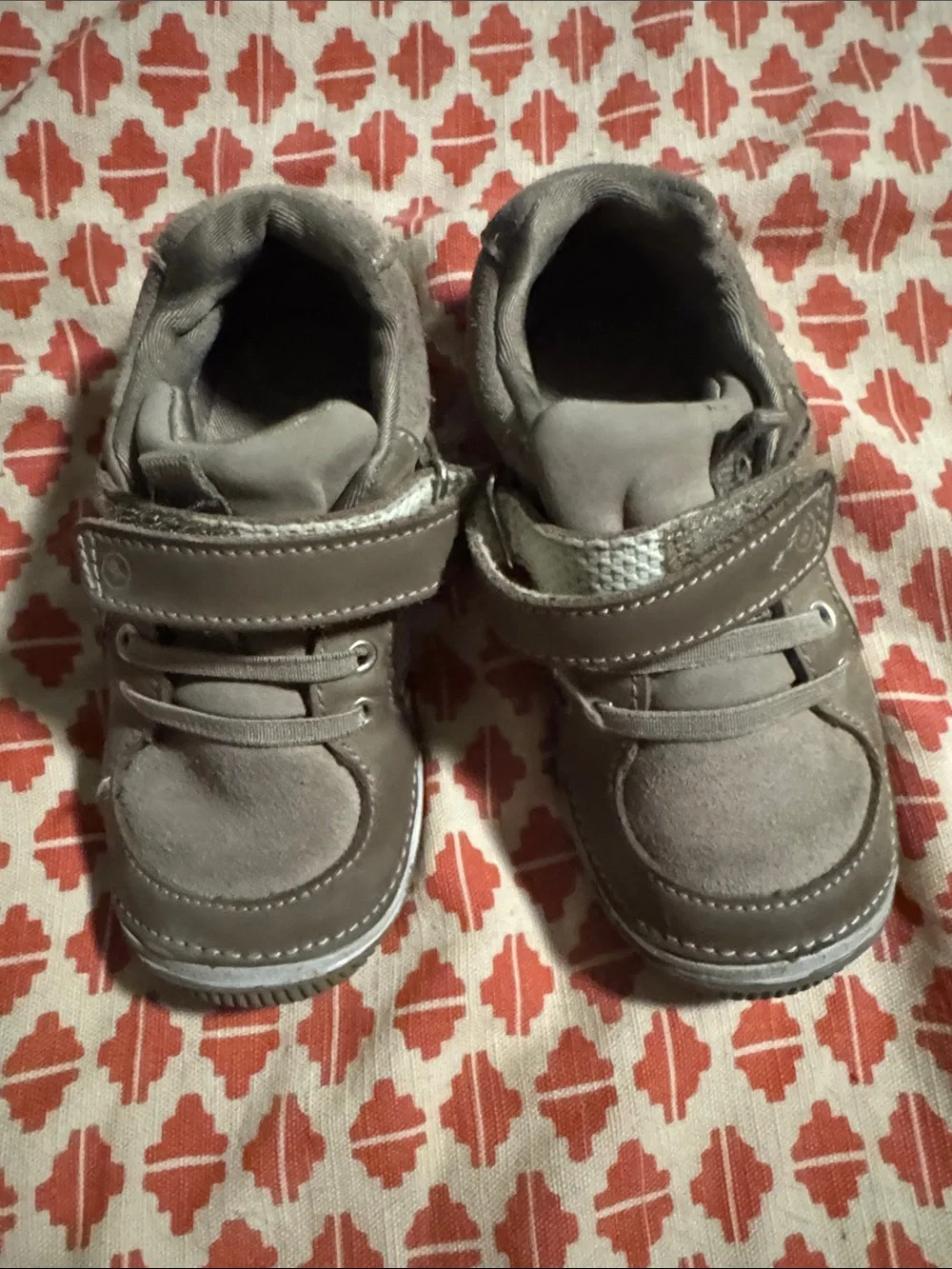 Toddler Neutral Taupe Hook-and-Loop Sneakers Stride Rite size 9.5 Wide
